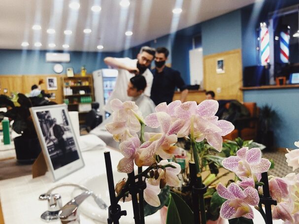 Либертины из эпохи mid-century: в Москве открылся барбершопLibertines — для тех, кто устал от шаблонных барбершопов