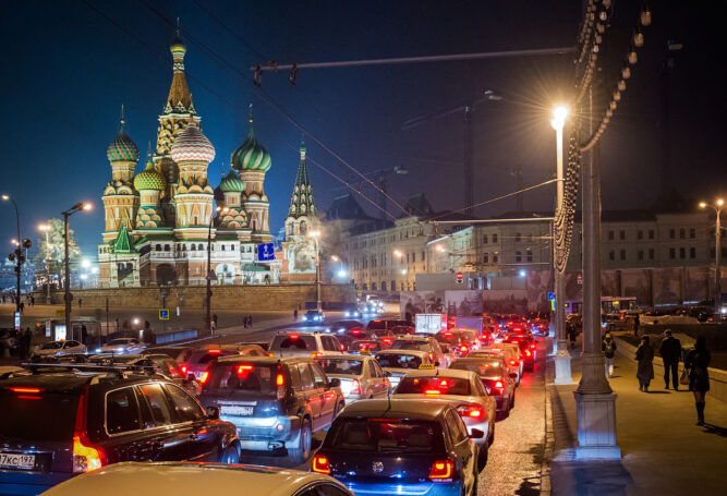 Мэрия Москвы попросила автомобилистов пересесть на общественный транспорт