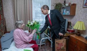 Михаил Романов поздравил с новогодними праздниками ветеранов ВОВ и долгожителей Фрунзенского района