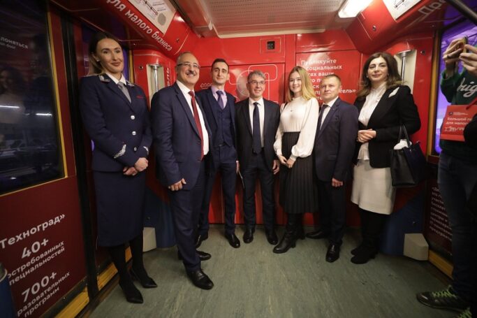 Метропоезд «Московский предприниматель» презентовали в электродепо «Красная Пресня»