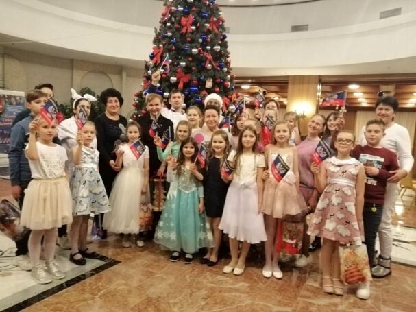 В канун рождества на президентскую елку в Москве приехали дети из Донбасса