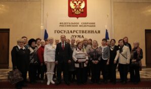 Михаил Романов организовал для ветеранов Фрунзенского района экскурсию в Госдуму