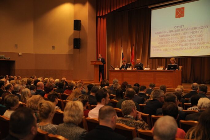 На собрании общественности, посвященном отчету Администрации Фрунзенского района, выступил Михаил Романов