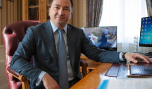 Награду за выдающиеся результаты работы получил Игорь Насенков