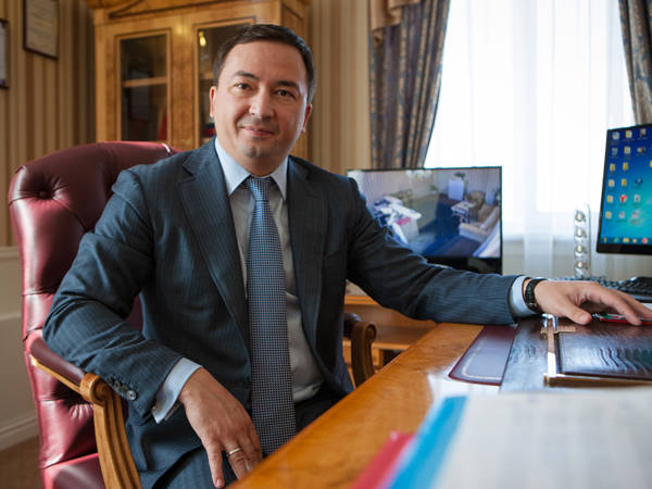 Награду за выдающиеся результаты работы получил Игорь Насенков