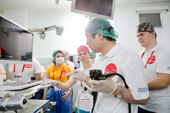 Компания «Амадей Принт» изготовила поло для участников Международного фестиваля эндоскопии и хирургии