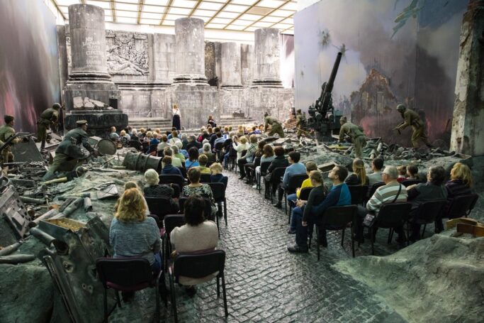 Школьники столицы смогут познакомиться с историей фронтовых театров