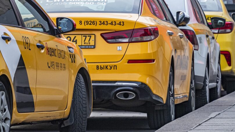 Московским таксистам ограничат длительность рабочего времени