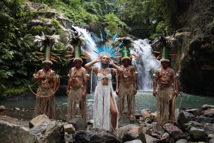 MIA BOYKA представила клип на взрывной бенгер