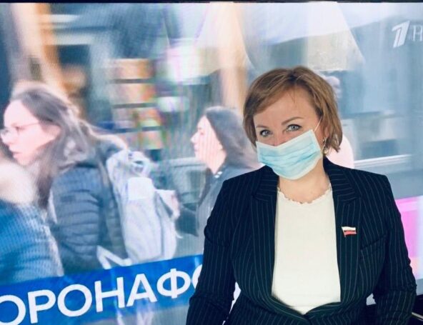 Депутат Ирина Ясакова призвала своих коллег добровольно уходить на карантин в случае любых подозрений на короновирус