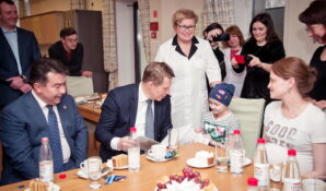 Министр здравоохранения РФ Михаил Мурашко: «Детям, проходящим длительное лечение в больницах, нужна возможность не разлучаться с близкими»