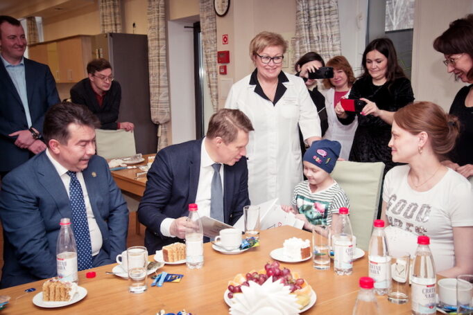 Министр здравоохранения РФ Михаил Мурашко: «Детям, проходящим длительное лечение в больницах, нужна возможность не разлучаться с близкими»