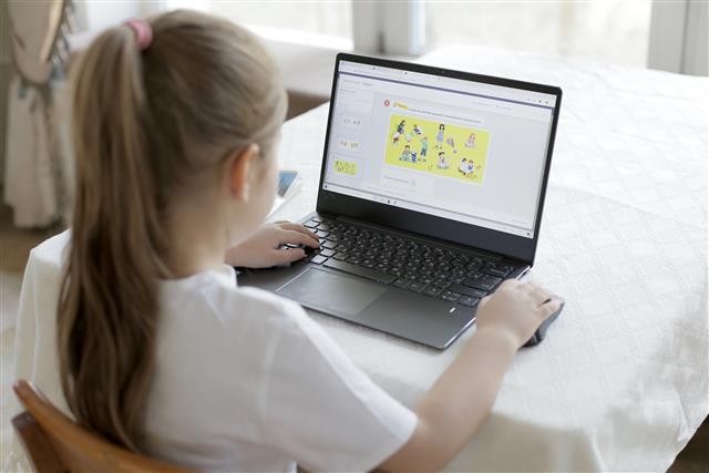 Бесплатная онлайн-школа от «Яндекса» и ЦПМ работает в режиме полного учебного дня