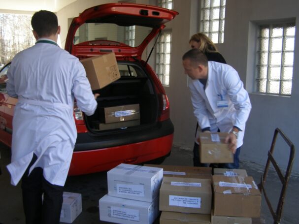 Эксперты уверены: доставлять лекарства на дом должны только фармацевты