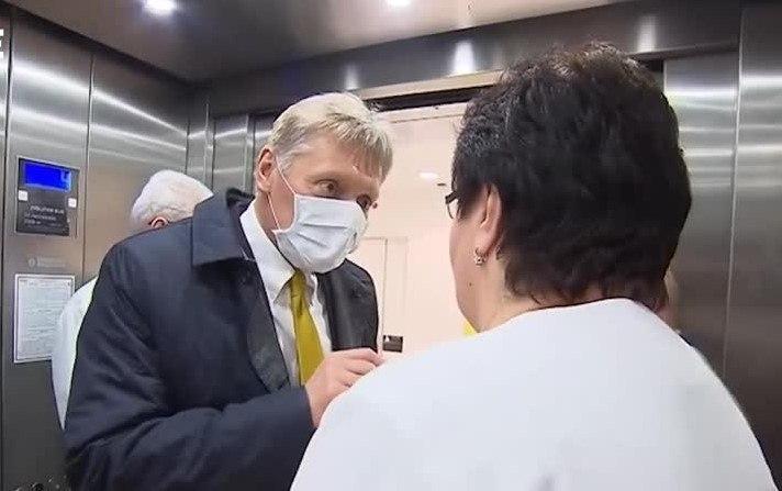 Песков считает, что вероятность заразиться ковидом на избирательном участке не выше, чем при походе в магазин