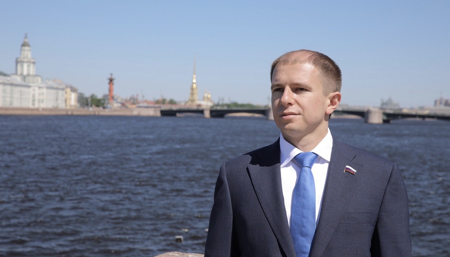 Михаил Романов поздравил работников морского и речного флота с профессиональным праздником