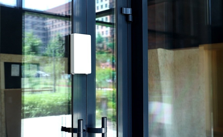 Дезинфекция дверных ручек в офисе