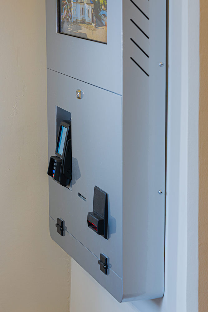 В России появились первые сенсорные киоски для пожертвований