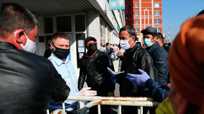 Медведев предложил ввести ответственность работодателя за нанятых мигрантов