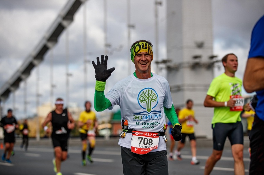 На Московском марафоне Дмитрий Федоров привлек внимание к Всероссийскому экологическому диктанту