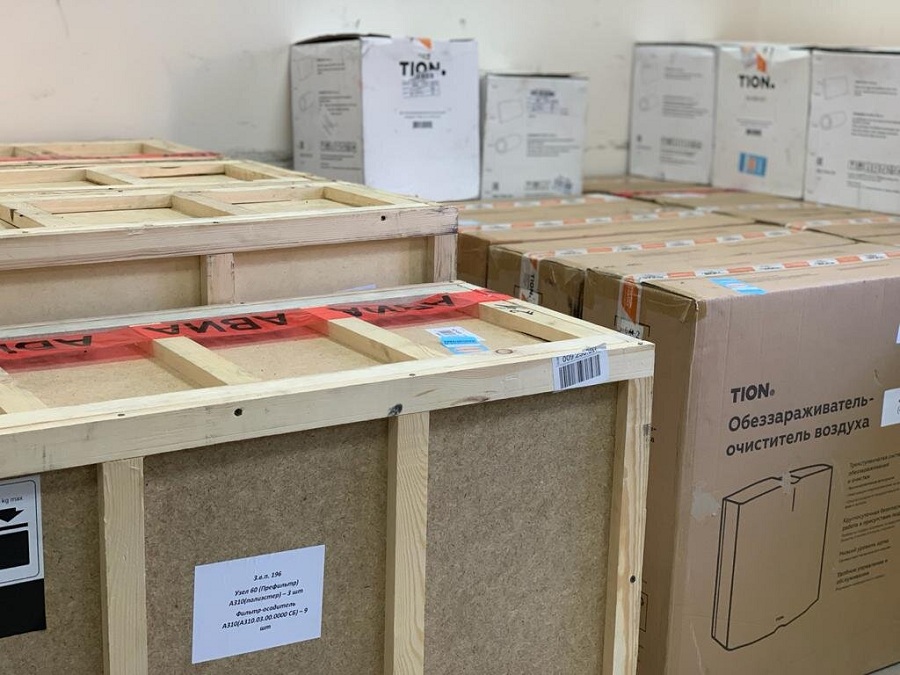 Хирург Бадма Башанкаев и представители калмыцкой диаспоры в Москве передали больницам Калмыкии оборудование для борьбы с вирусными инфекциями