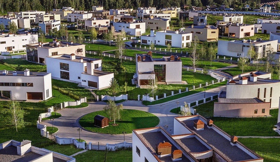 Благоустройство в элитном подмосковном поселке «Березки» готово на 90%