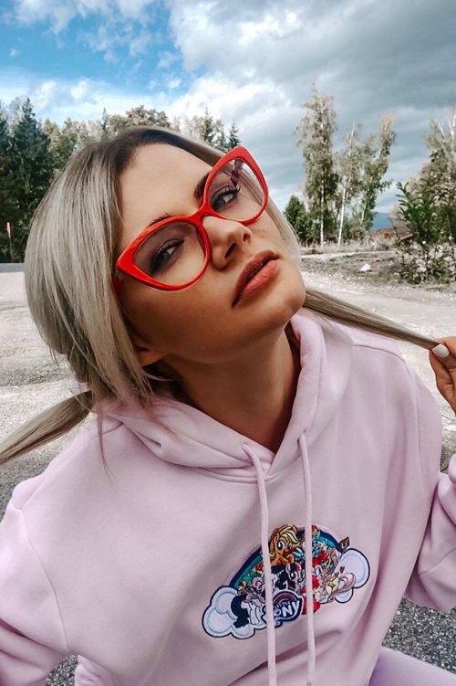 Ника Набокова – автор 6 бестселлеров, спела о женской силе воли