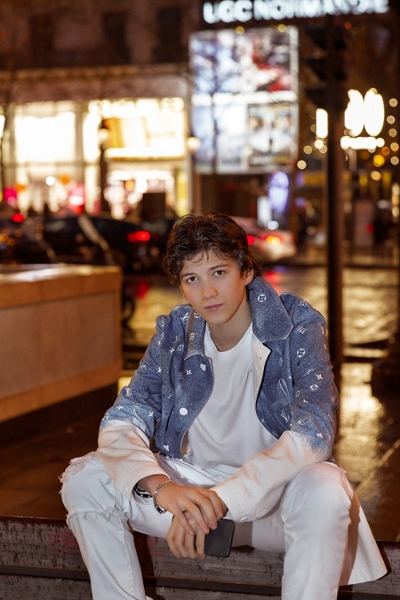 16-летние подростки танцуют под трек ФЕДИ «Мокрый город»