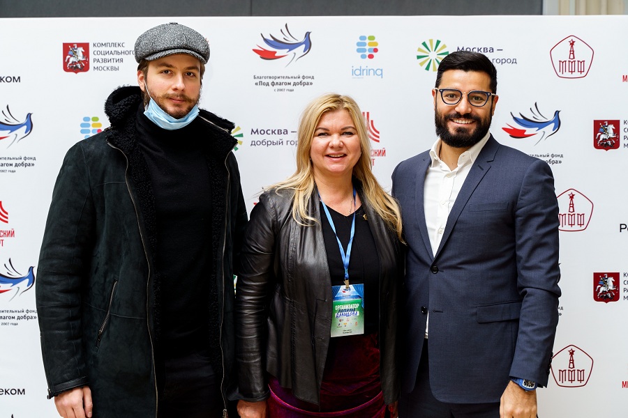 Воспитанники детских домов сыграли товарищеские матчи по футболу со звездами