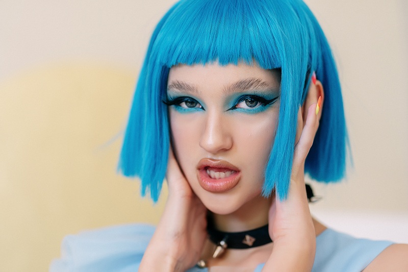 Лиза Анохина на обложке французского MALVIE Magazine