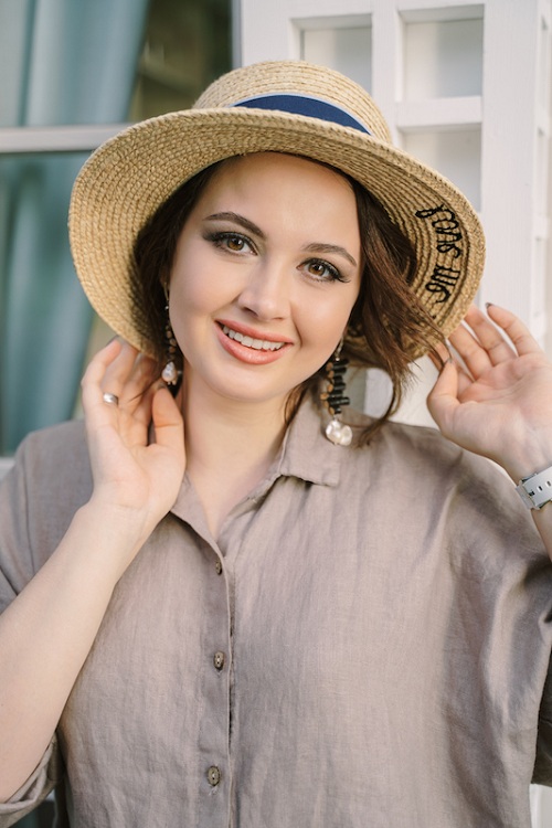 Сильная и независимая: основатель школы удалённых профессий и SMM-эксперт Дина Перу о том, как девушке сделать первый шаг к финансовой состоятельности