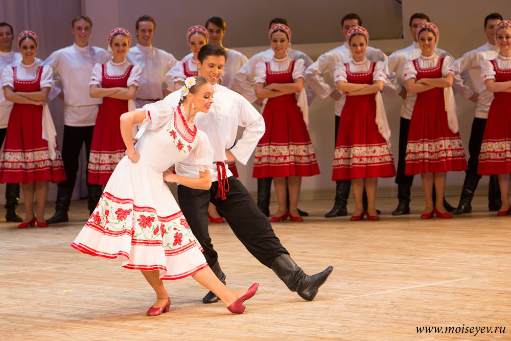 Ансамбль имени Моисеева представил программу «Моисеевцам-84»