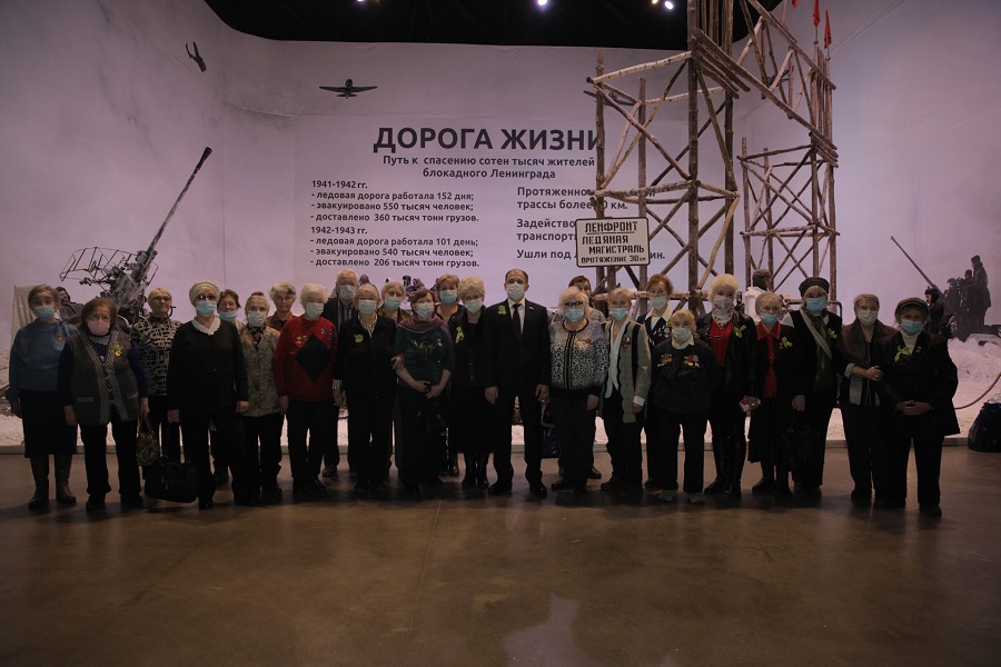 Михаил Романов встретился с жителями блокадного Ленинграда в патриотическом объединении «Ленрезерв»