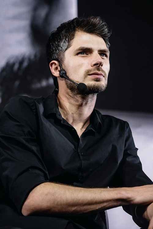 Игорь Хонин: харизматичный колорист, влюбленный в свое дело