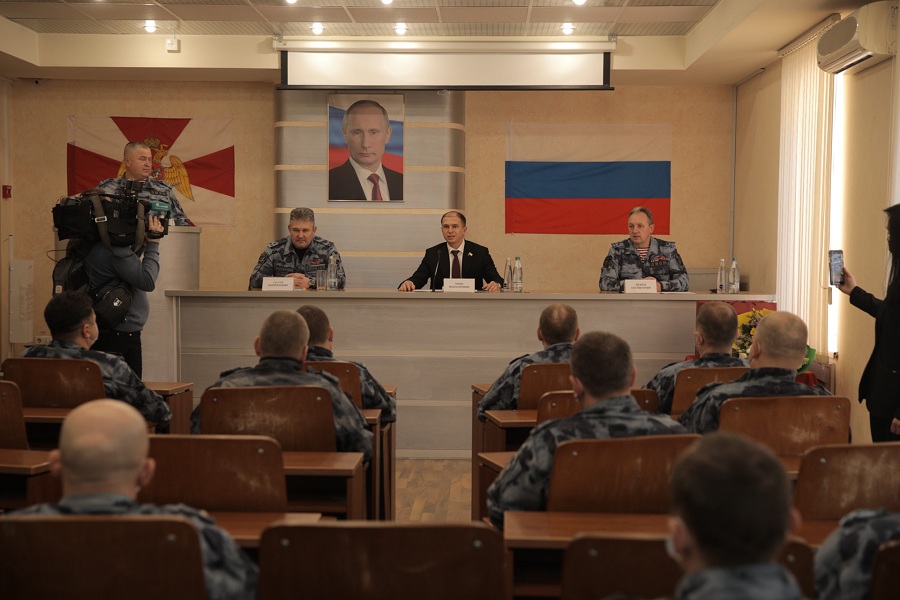 Михаил Романов посетил петербургский ОМОН и поздравил с наступающими профессиональными праздниками