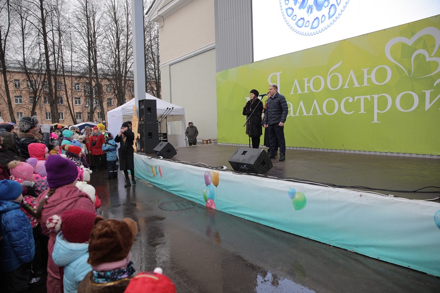 Михаил Романов принял участие в масленичных гуляниях в Колпинском районе