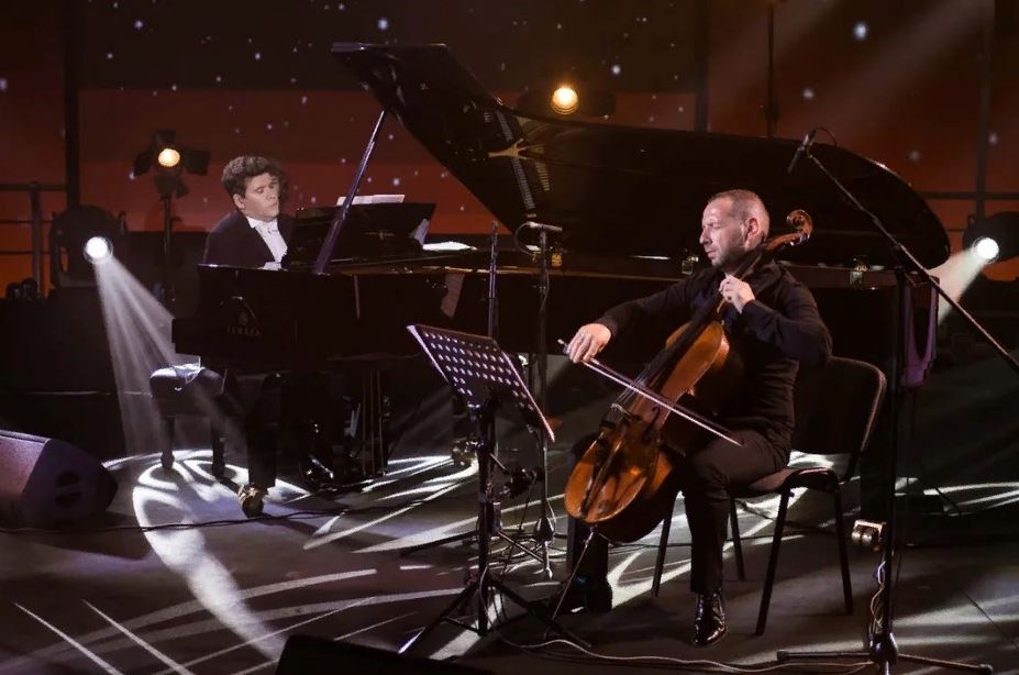 «РУССКИЕ СЕЗОНЫ» ЗАВЕРШАЮТ ЗИМНИЙ СЕЗОН ВОЕННО-МУЗЫКАЛЬНЫМ ФЕСТИВАЛЕМ И КОНЦЕРТОМ ДЕНИСА МАЦУЕВА