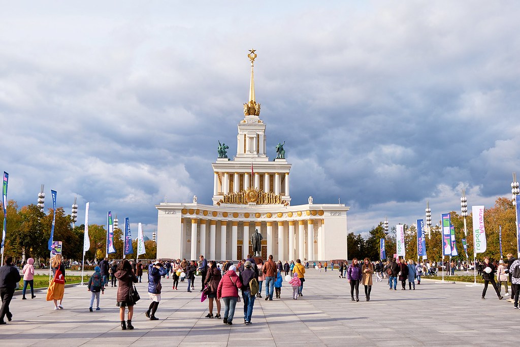 Славянская письменность и освоение космоса: о чем можно узнать на экскурсиях ВДНХ