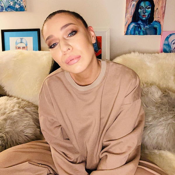 На песню «Не брошу на полпути» певица Ёлка сняла клип