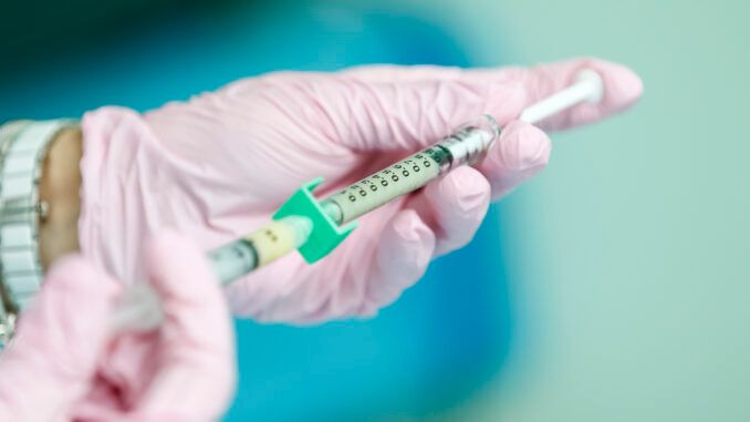 К июню все желающие смогут получить факцину от коронавируса