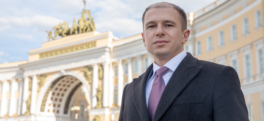 Михаил Романов поздравил петербуржцев с Днем славянской письменности и культуры