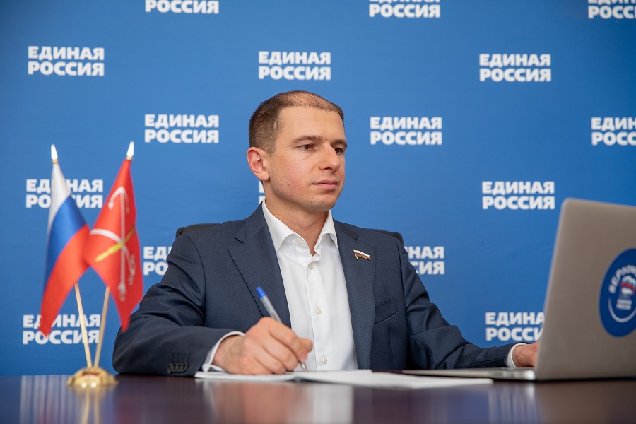 Михаил Романов провел личный прием петербуржцев старшего поколения