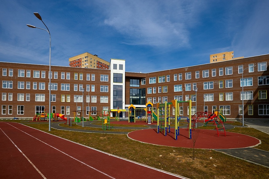 Новая школа в Балашихе впечатляет красотой и размахом решений