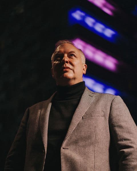 Самый загадочный телеведущий Роман Устюжанин завел инстаграм