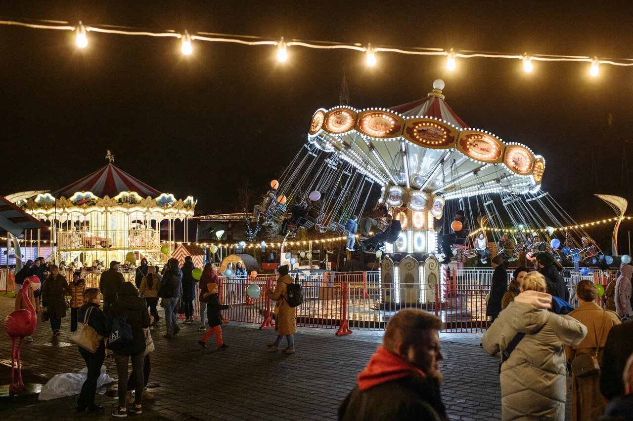 Для съемок фильма «Мать моего сына» аттракционы парка развлечений «Сказка» работали в ночном режиме