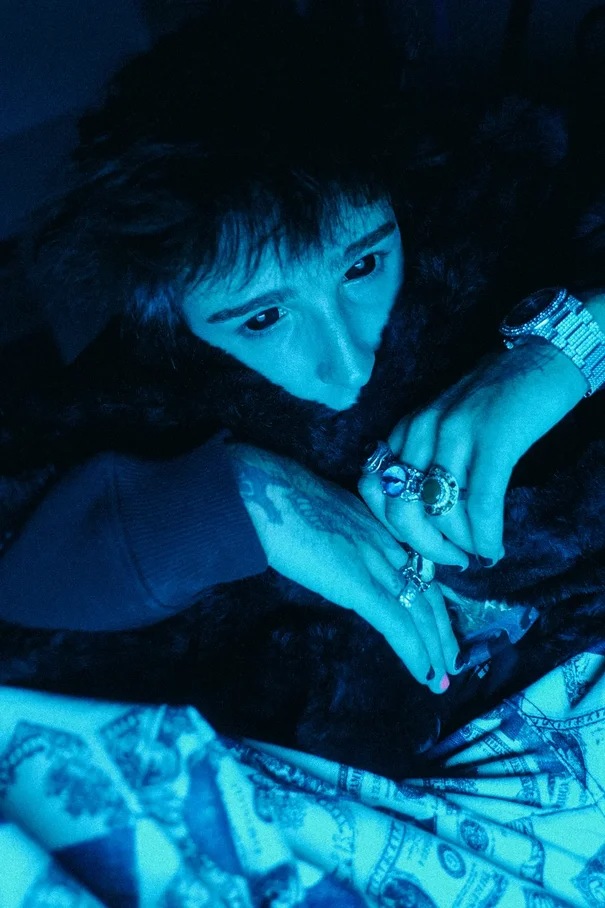 Буллинг и история черных глаз в новом клипе OMELONI — SUGAR BABY