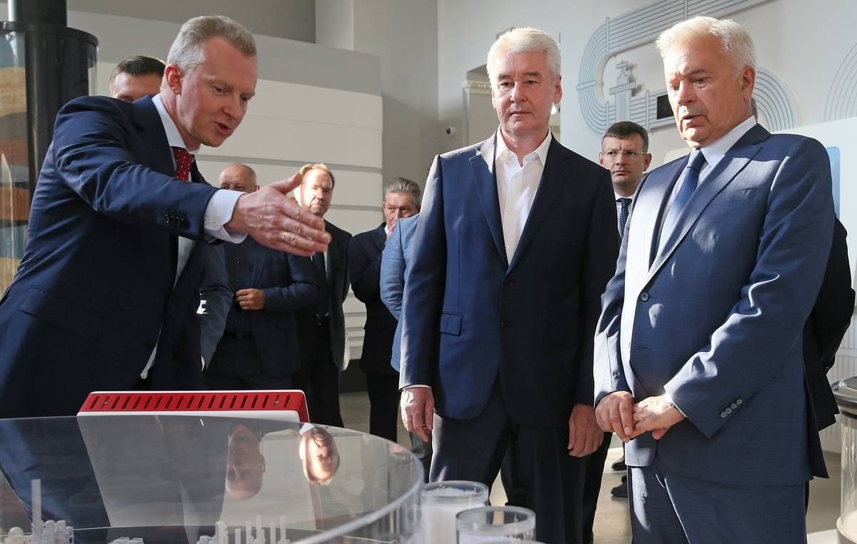 Собянин и Алекперов открыли в Москве музей нефти