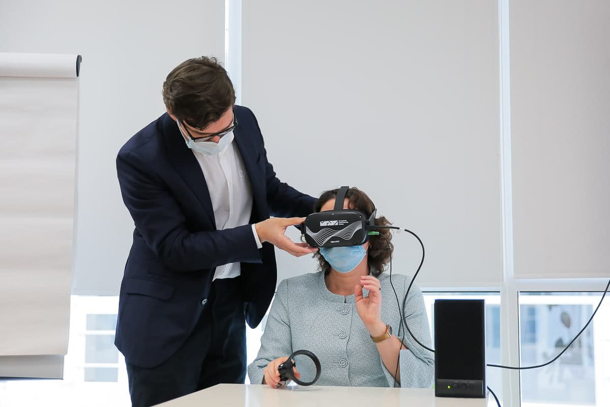 VR-тренажер: около 1 тыс. госслужащих Москвы отработали навыки публичных выступлений
