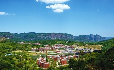 Место славной «красной истории» — поселок Чжаоцзинь