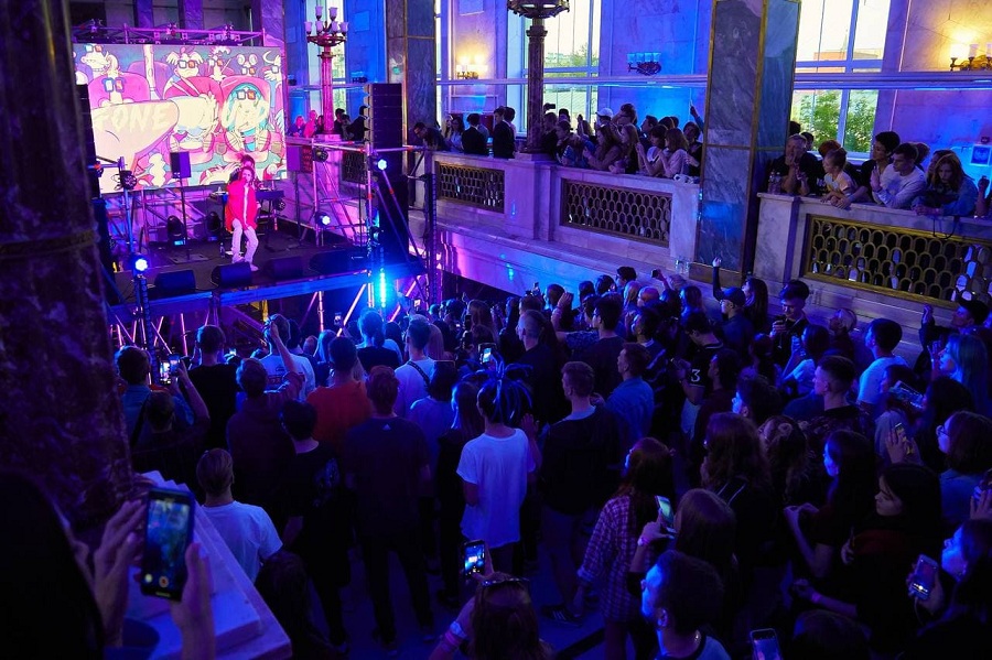 «Женщина в поэзии и литературе»: паблик-ток на Красной площади проведет Ирина Шихман